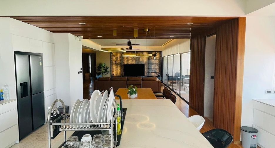 For sale and for rent 4 bedrooms condo in Watthana, Bangkok