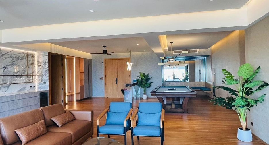 For sale and for rent 4 bedrooms condo in Watthana, Bangkok