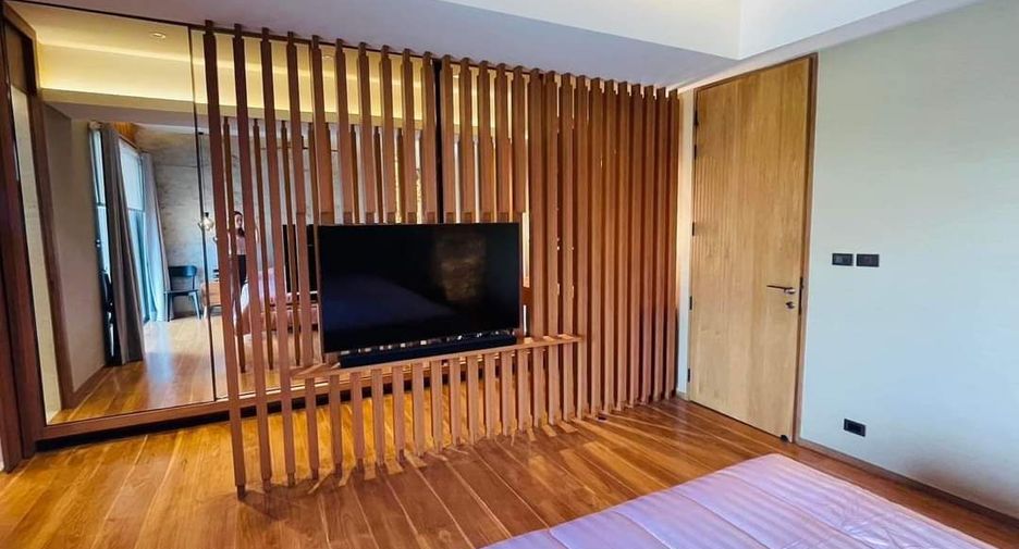 For sale and for rent 4 bedrooms condo in Watthana, Bangkok