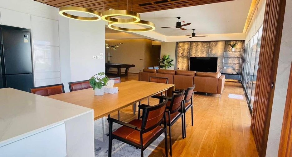 For sale and for rent 4 bedrooms condo in Watthana, Bangkok