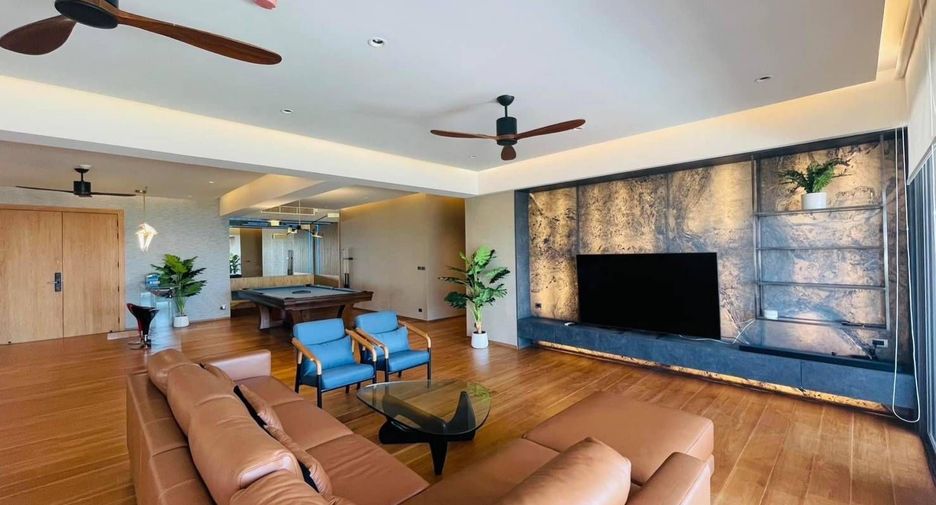For sale and for rent 4 bedrooms condo in Watthana, Bangkok