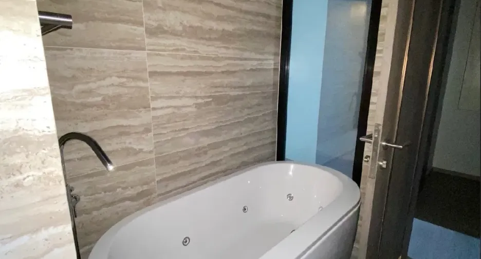 For sale and for rent 3 bedrooms condo in Khlong Toei, Bangkok