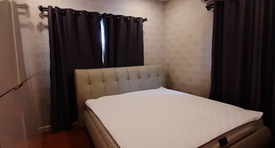 For rent 4 bedrooms house in San Kamphaeng, Chiang Mai
