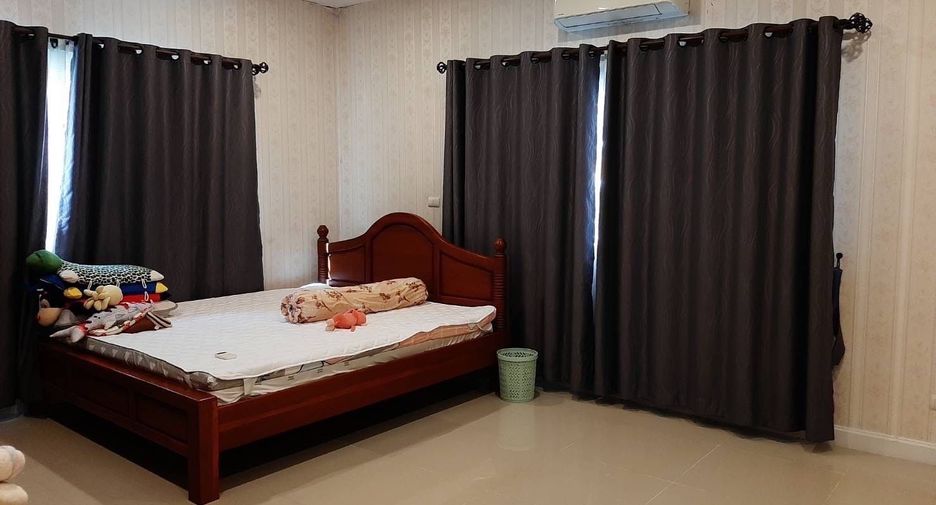 For rent 4 bedrooms house in San Kamphaeng, Chiang Mai