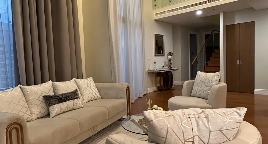 For sale 3 bedrooms condo in Khlong Toei, Bangkok