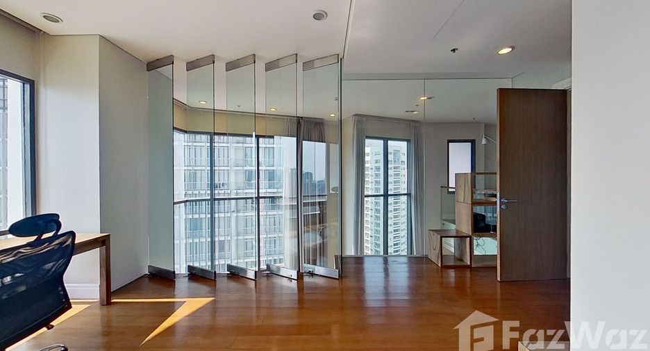 For sale 3 bedrooms condo in Khlong Toei, Bangkok