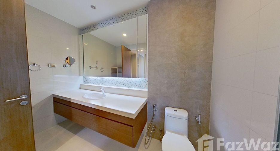 For sale 3 bedrooms condo in Khlong Toei, Bangkok