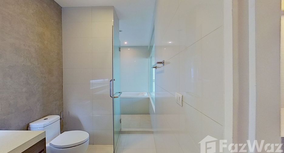 For sale 3 bedrooms condo in Khlong Toei, Bangkok