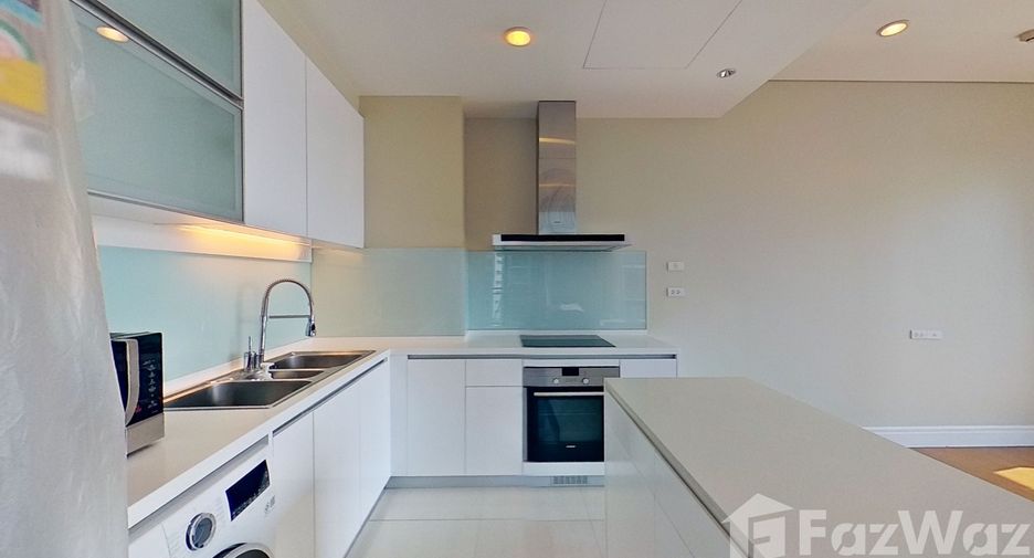 For sale 3 bedrooms condo in Khlong Toei, Bangkok