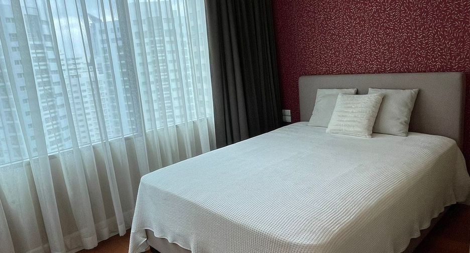For sale 3 bedrooms condo in Khlong Toei, Bangkok