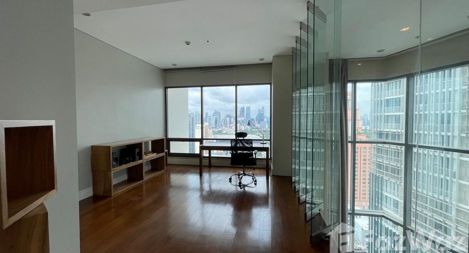 For sale 3 bedrooms condo in Khlong Toei, Bangkok