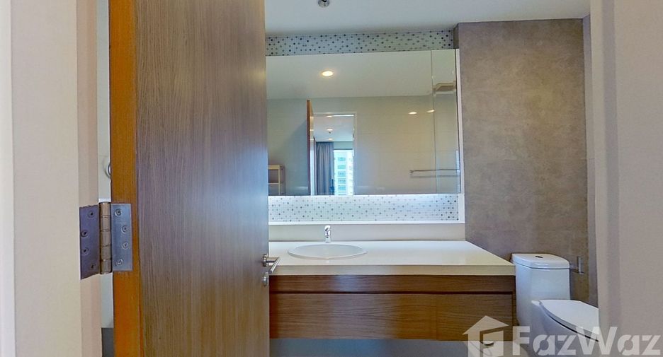 For sale 3 bedrooms condo in Khlong Toei, Bangkok