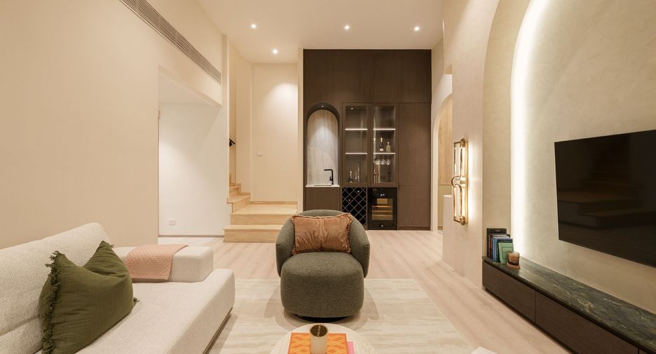 Reihenhaus zum Kauf mit 4 Zimmer in Huai Khwang, Bangkok