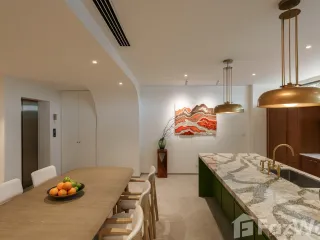 For sale 4 bedrooms townhouse in Huai Khwang, Bangkok
