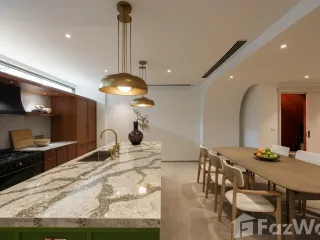 For sale 4 bedrooms townhouse in Huai Khwang, Bangkok