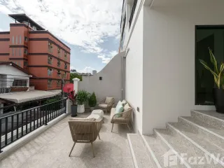 For sale 4 bedrooms townhouse in Huai Khwang, Bangkok