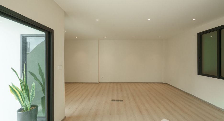 Reihenhaus zum Kauf mit 4 Zimmer in Huai Khwang, Bangkok
