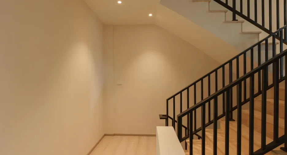 For sale 4 bedrooms townhouse in Huai Khwang, Bangkok