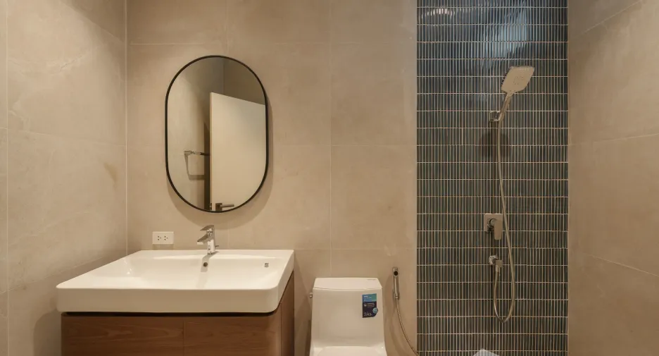 For sale 4 bedrooms townhouse in Huai Khwang, Bangkok
