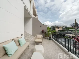 For sale 4 bedrooms townhouse in Huai Khwang, Bangkok