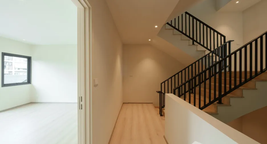 For sale 4 bedrooms townhouse in Huai Khwang, Bangkok