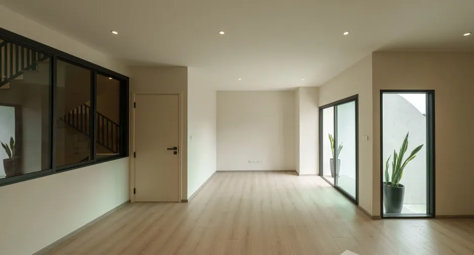For sale 4 bedrooms townhouse in Huai Khwang, Bangkok