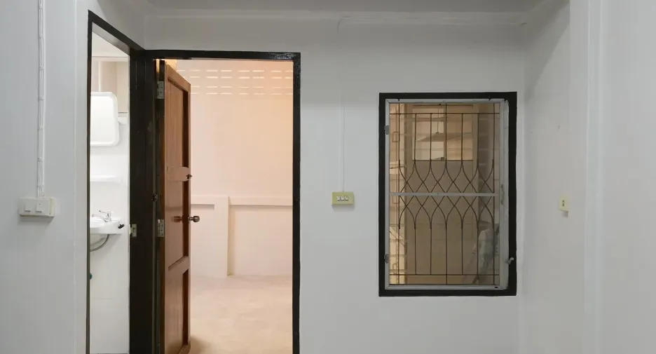 For rent 2 bedrooms townhouse in Mueang Samut Prakan, Samut Prakan