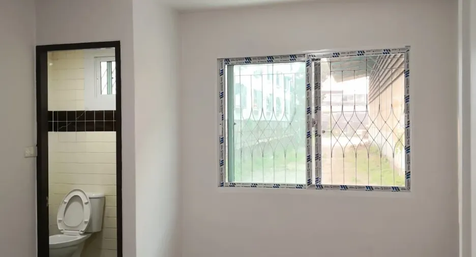 For rent 2 bedrooms townhouse in Mueang Samut Prakan, Samut Prakan