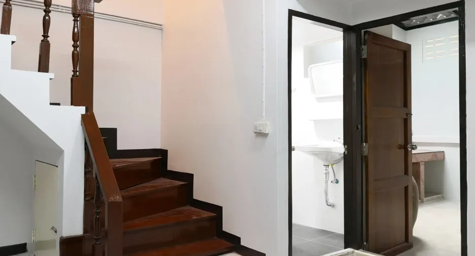 For rent 2 bedrooms townhouse in Mueang Samut Prakan, Samut Prakan