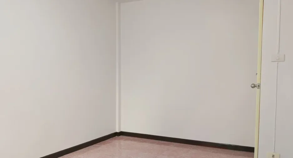For rent 2 bedrooms townhouse in Mueang Samut Prakan, Samut Prakan
