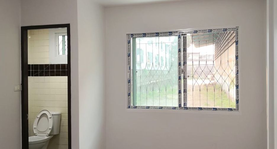 For rent 2 bedrooms townhouse in Mueang Samut Prakan, Samut Prakan