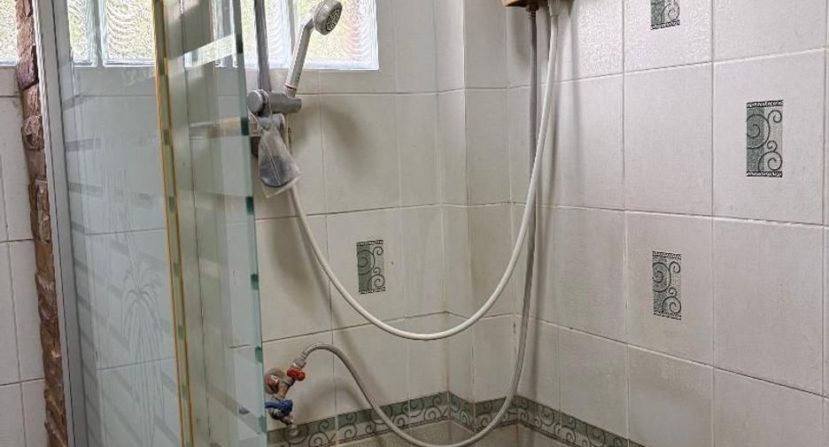 Haus zum Kauf und zur Miete mit 7 Zimmer in Saraphi, Chiang Mai
