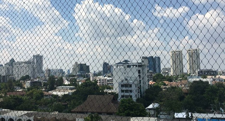 For sale and for rent 5 bedrooms condo in Watthana, Bangkok