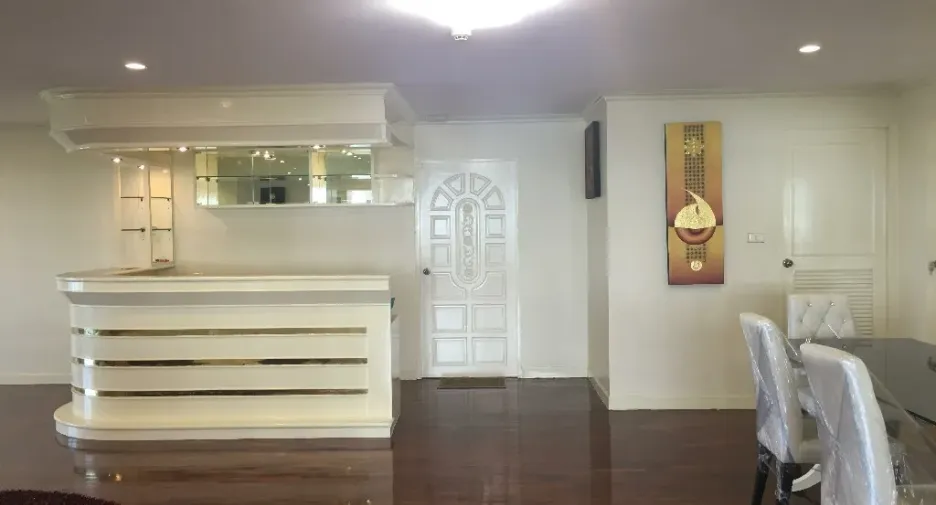 For sale and for rent 5 bedrooms condo in Watthana, Bangkok