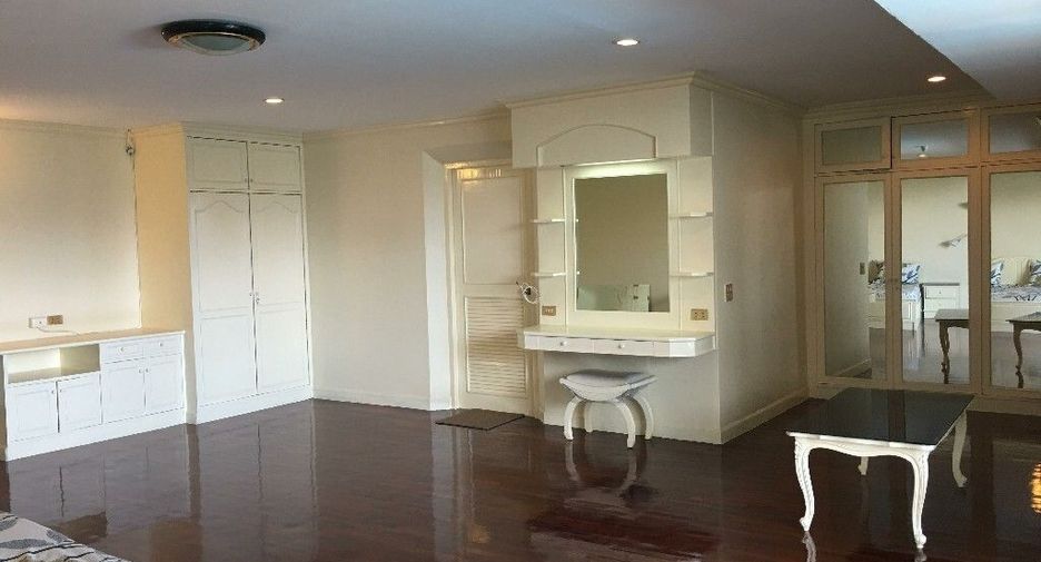 For sale and for rent 5 bedrooms condo in Watthana, Bangkok