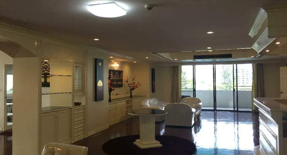For sale and for rent 5 bedrooms condo in Watthana, Bangkok