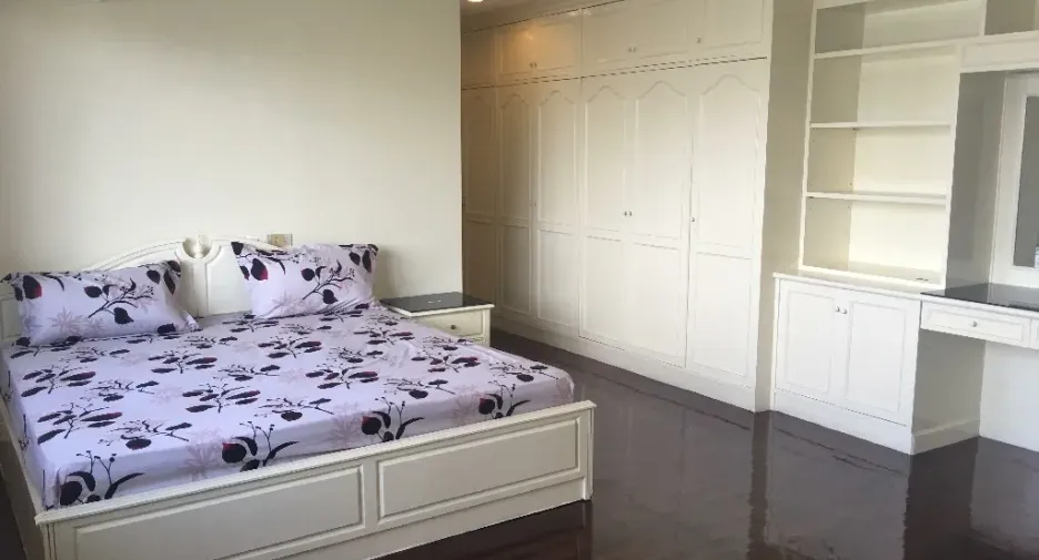 For sale and for rent 5 bedrooms condo in Watthana, Bangkok