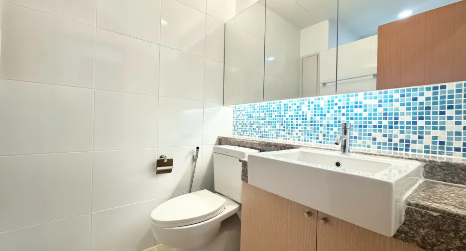 For sale 2 bedrooms condo in Phra Khanong, Bangkok