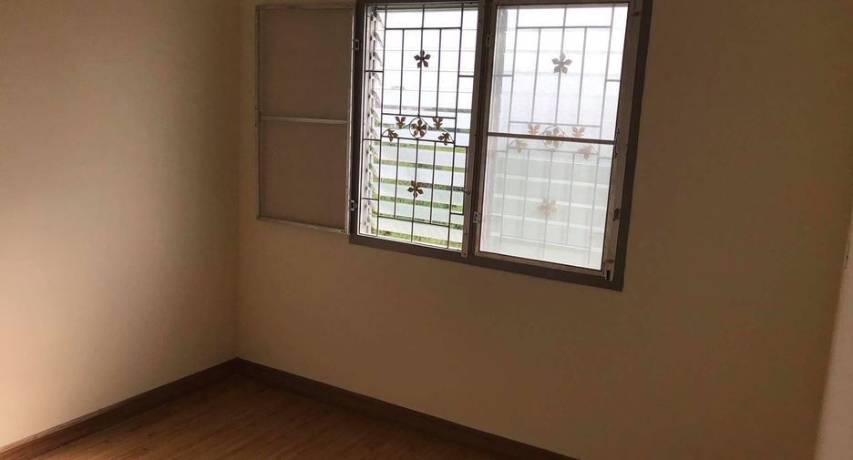 For sale 1 bed apartment in Lat Krabang, Bangkok