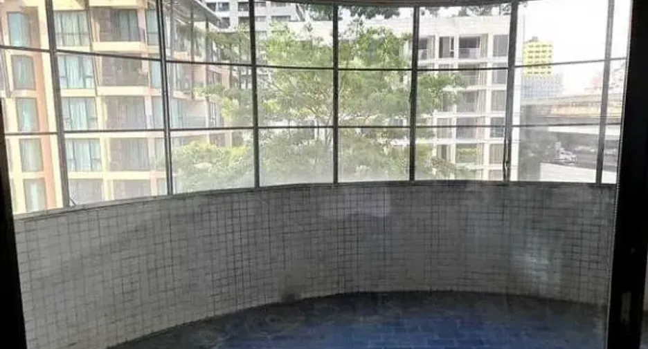 For sale 3 bedrooms condo in Khlong Toei, Bangkok