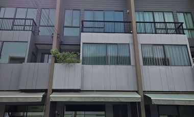 For sale 3 ベッドルーム house in Saphan Sung, Bangkok