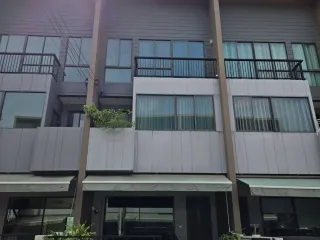 出售 3 卧室 独立屋 在 Saphan Sung, 曼谷