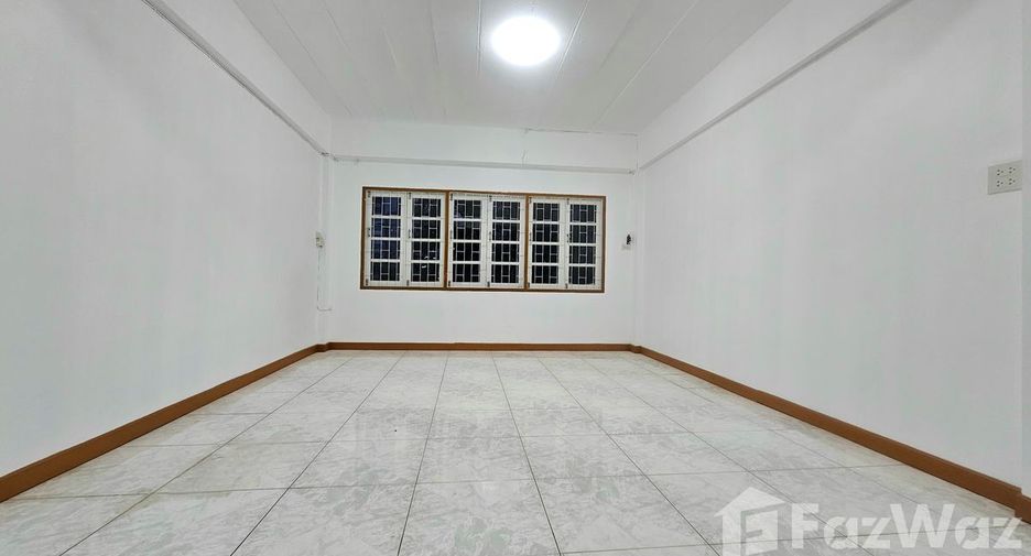 À vendre 3 chambres maison de ville à Lak Si, Bangkok