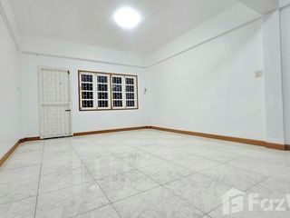 Casa adosada en venta de 3 habitaciones en Lak Si, Bangkok