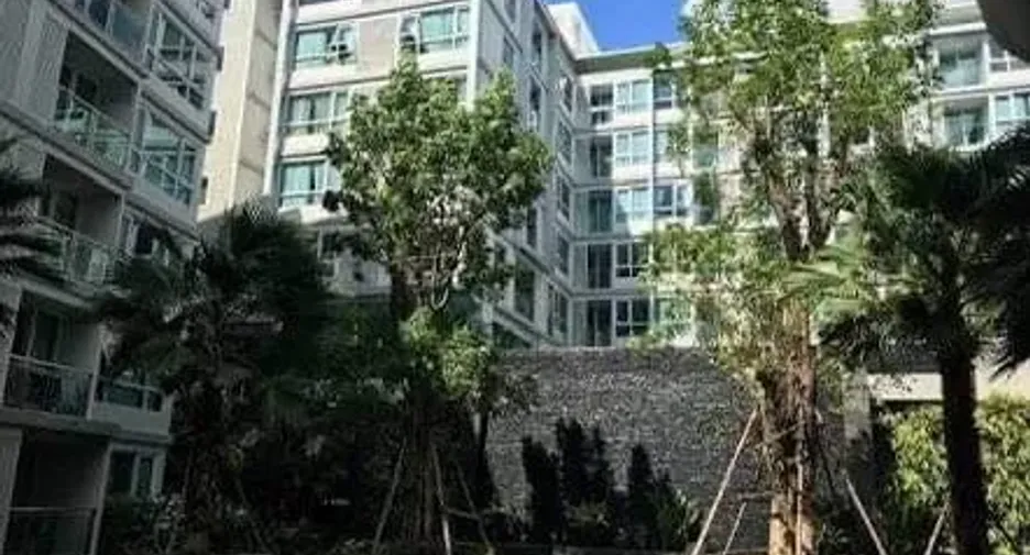 For sale スタジオ condo in Phra Khanong, Bangkok