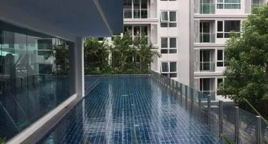 For sale スタジオ condo in Phra Khanong, Bangkok