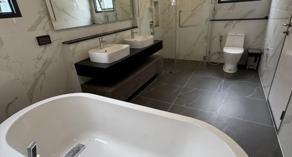 For sale and for rent 6 bedrooms house in Bang Phli, Samut Prakan