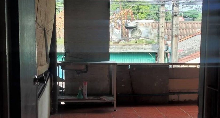 For rent 2 bedrooms townhouse in Khlong Sam Wa, Bangkok