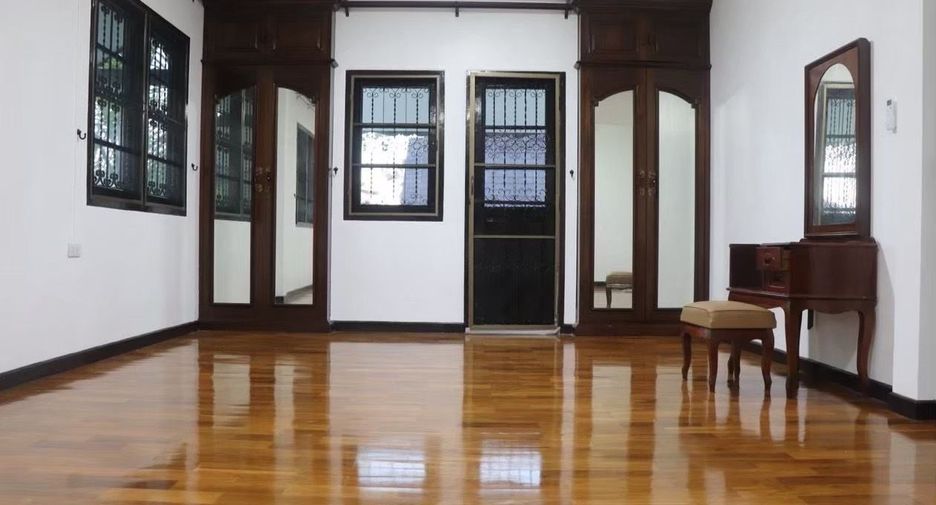 For rent 3 bedrooms house in Mueang Chiang Mai, Chiang Mai