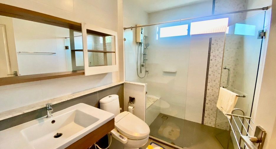 For sale 5 bedrooms house in Mueang Chiang Mai, Chiang Mai